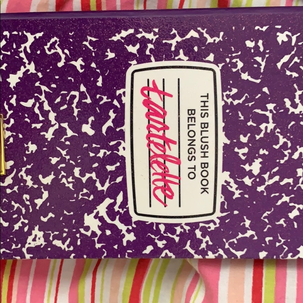 LE tarte blush book